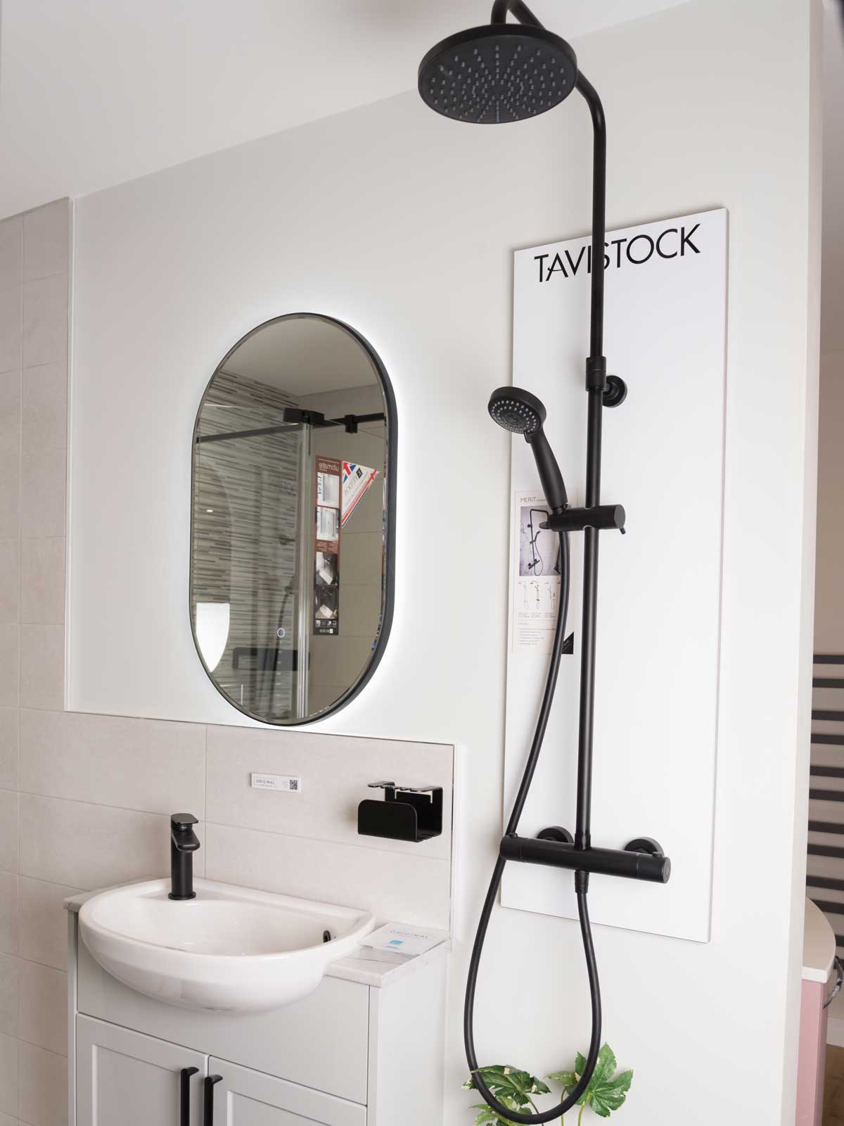 House of Harmony Showroom Display 16 Utopia Fitted Clara in Glacier Grey Gloss