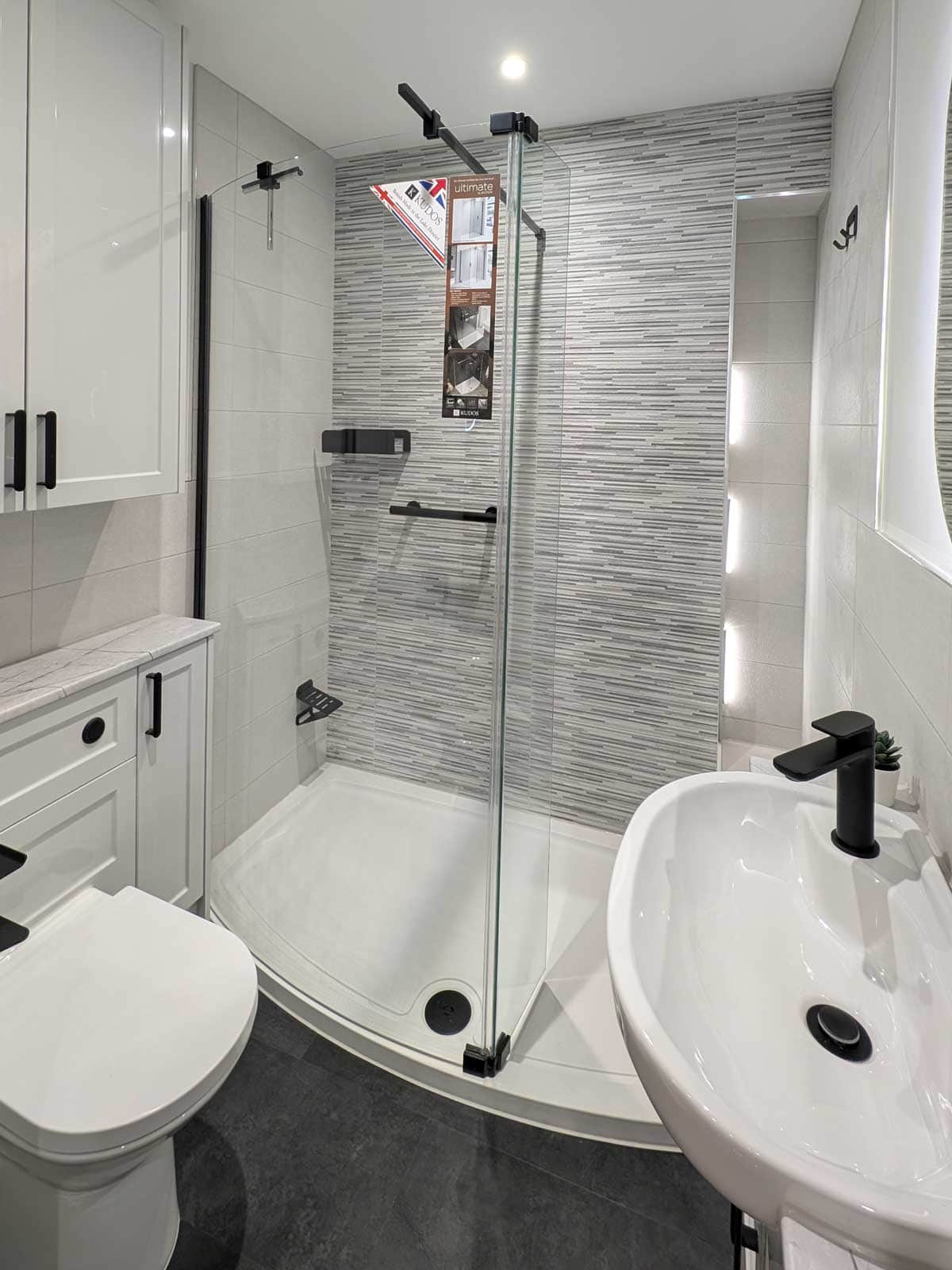 House of Harmony Showroom Display 16 Utopia Fitted Clara in Glacier Grey Gloss