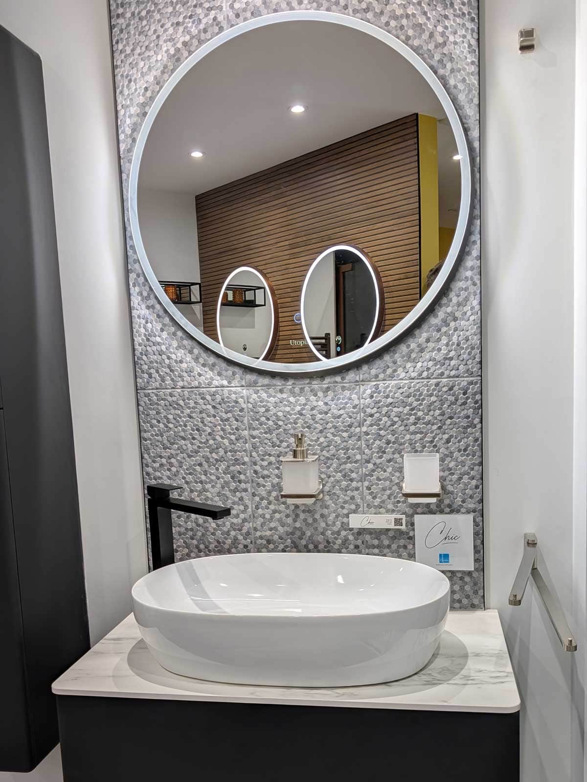 House of Harmony Showroom Display 22 Utopia Chic in Carbon Black