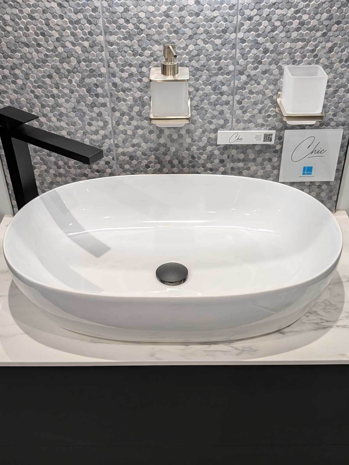 House of Harmony Showroom Display 22 Utopia Chic in Carbon Black