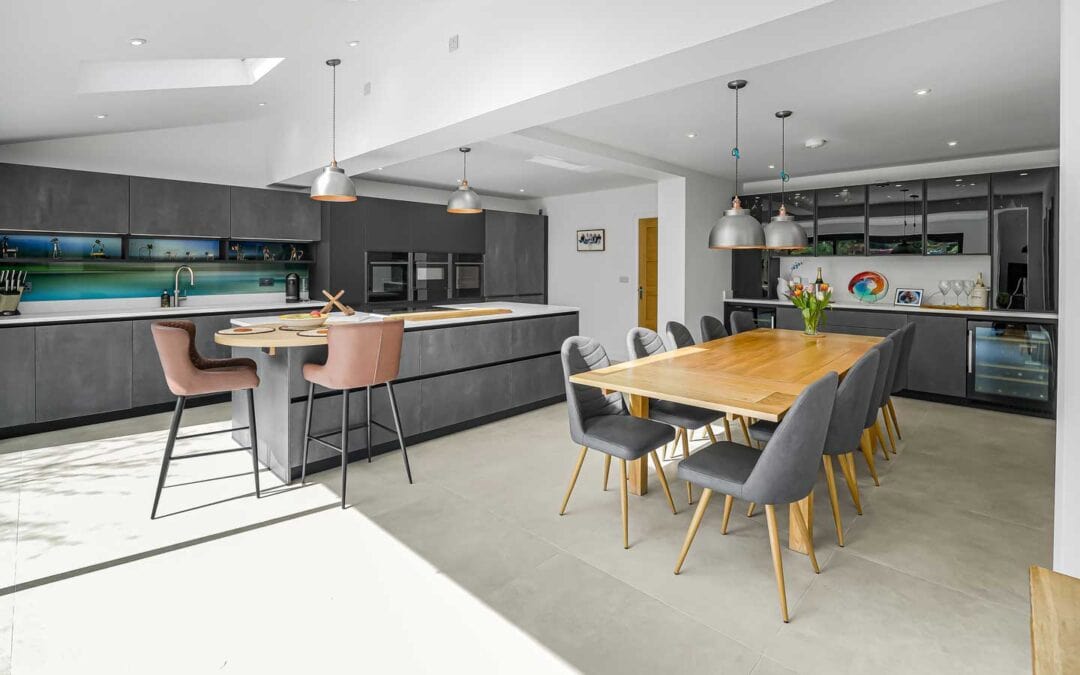 Handleless in Elba anthracite concrete and Fino AFP Onyx black Kitchen designed and installed by House of Harmony