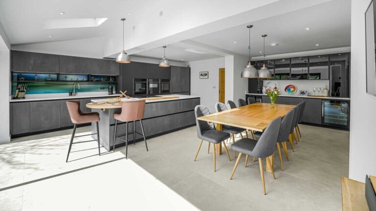 Handleless in Elba anthracite concrete and Fino AFP Onyx black Kitchen designed and installed by House of Harmony