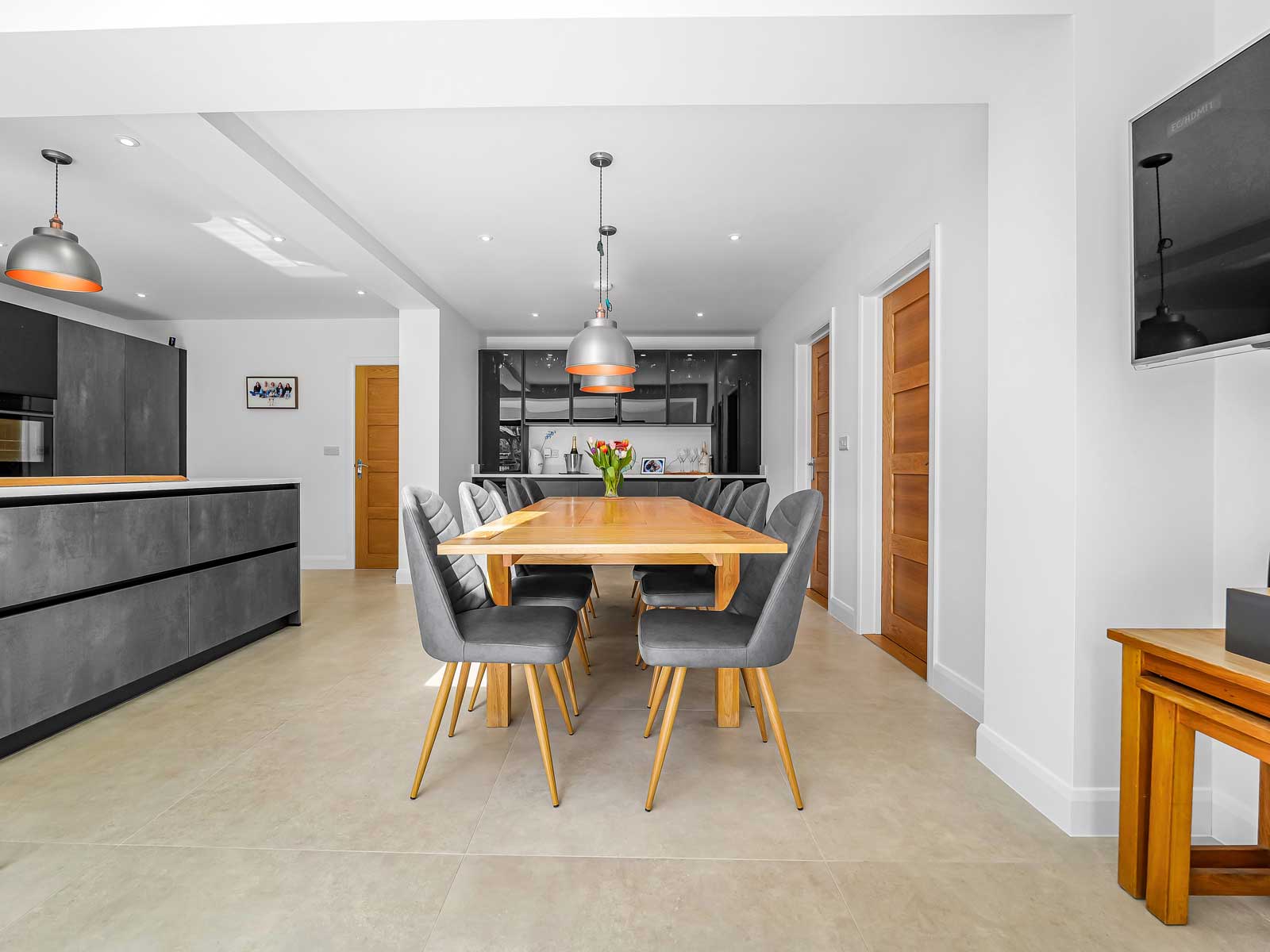 Handleless in Elba anthracite concrete and Fino AFP Onyx black Kitchen designed and installed by House of Harmony