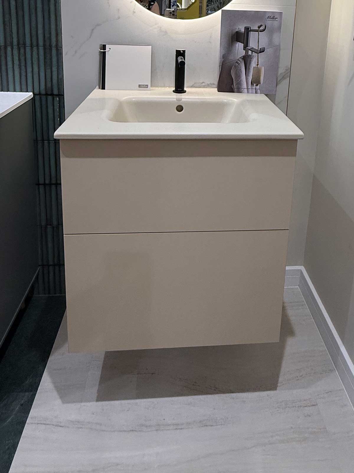Bathroom Display 39 - Miller City in Cotton Cream