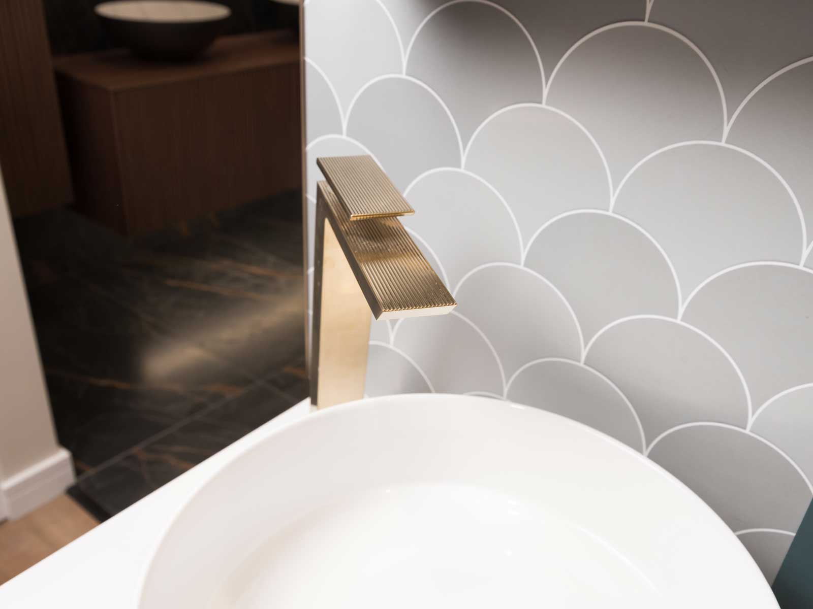 Display 30 - Tavistock Cadence Fluted in Veridian Green