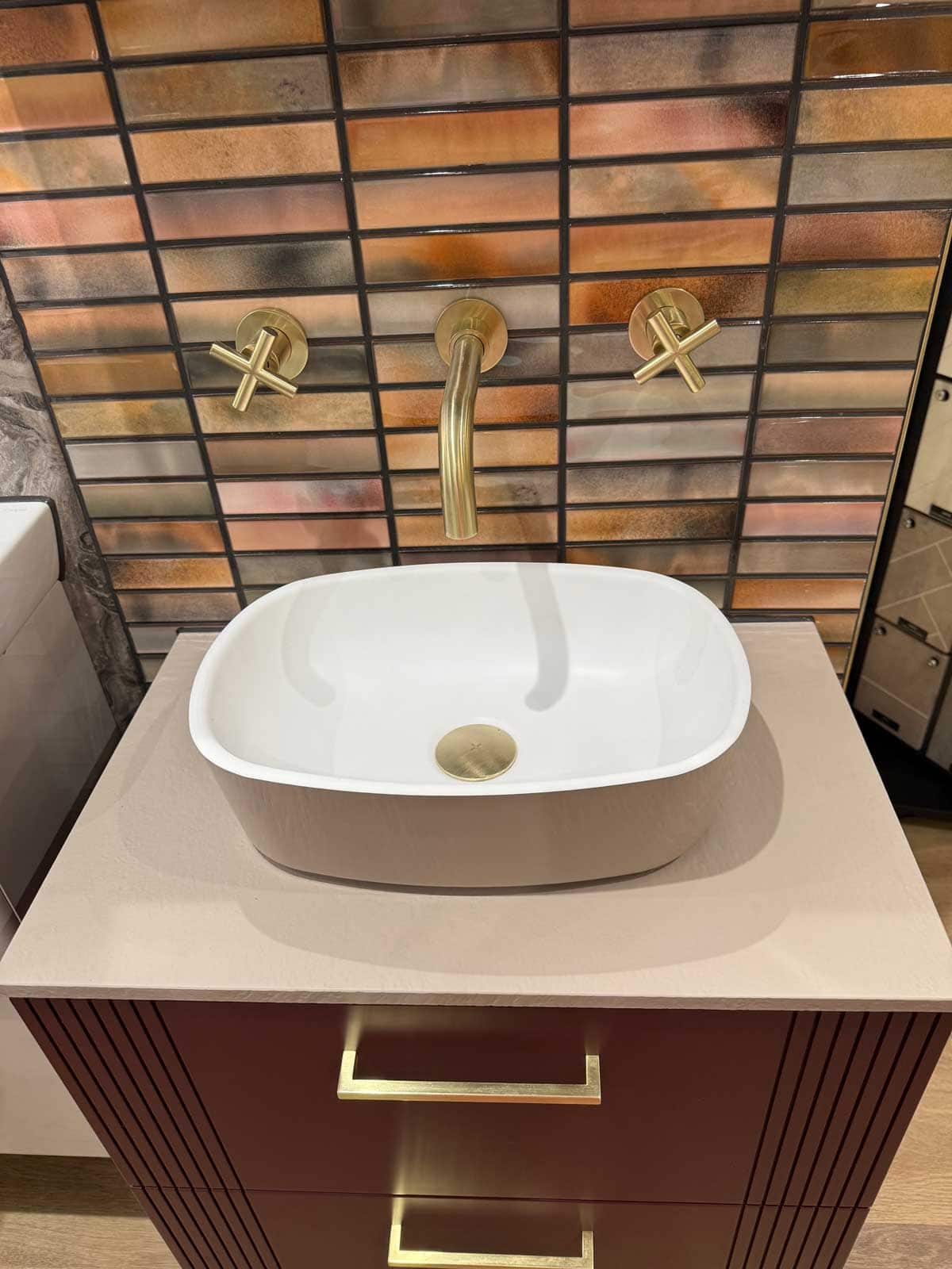 Display 42 - HIB Fabrica in Rich Burgundy basin