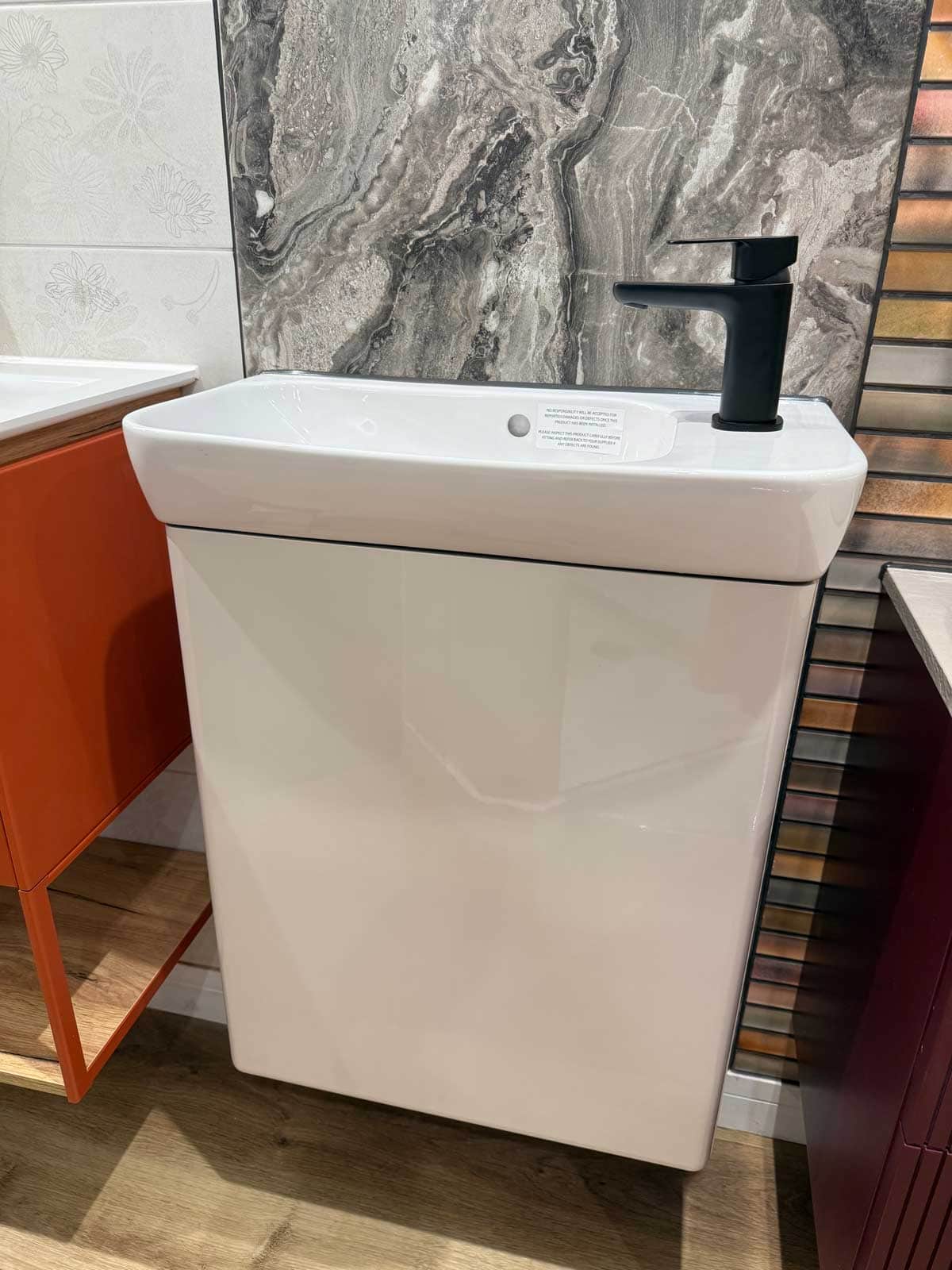 Display 43 - Utopia Chic in Parchment Gloss front