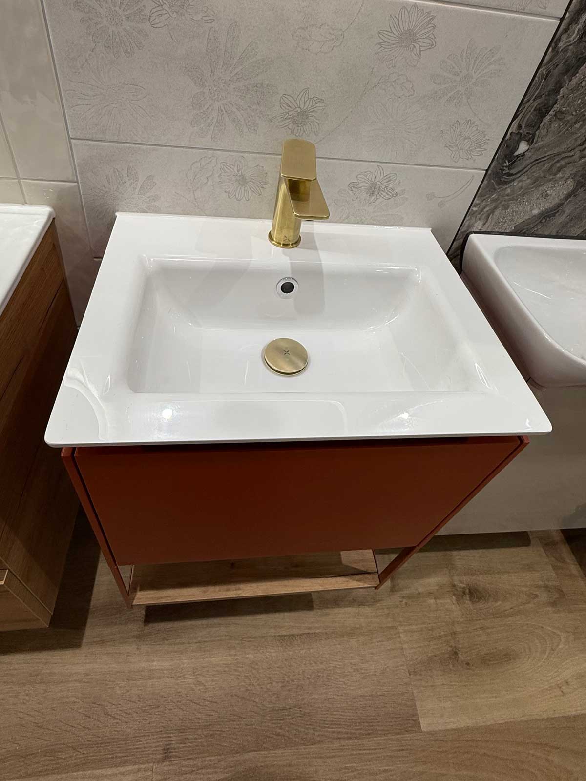 Display 44 - Crosswater Mada in Soft Clay basin