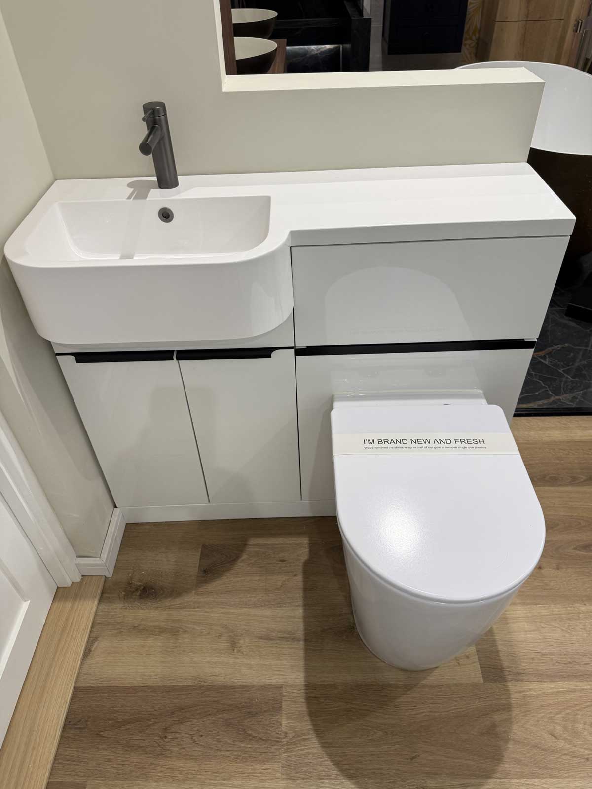 Display 29 - Tavistock Match in Gloss White feature