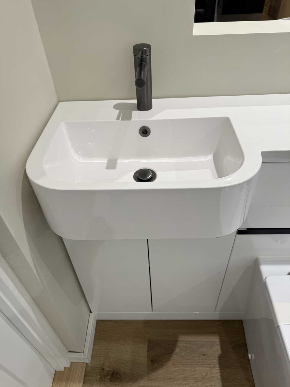 Display 29 - Tavistock Match in Gloss White feature