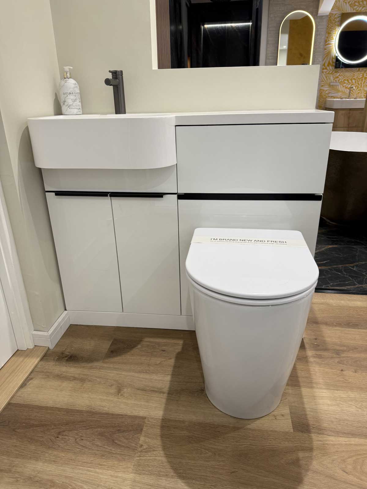 Display 29 - Tavistock Match in Gloss White feature