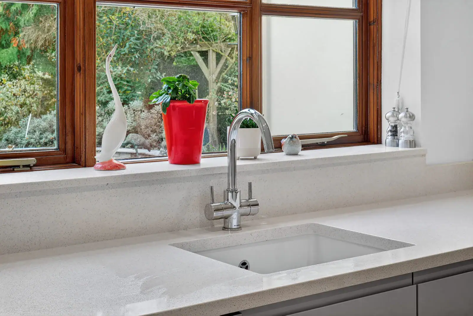 Contemporary Schuller kitchen Alea J-pull range - sink