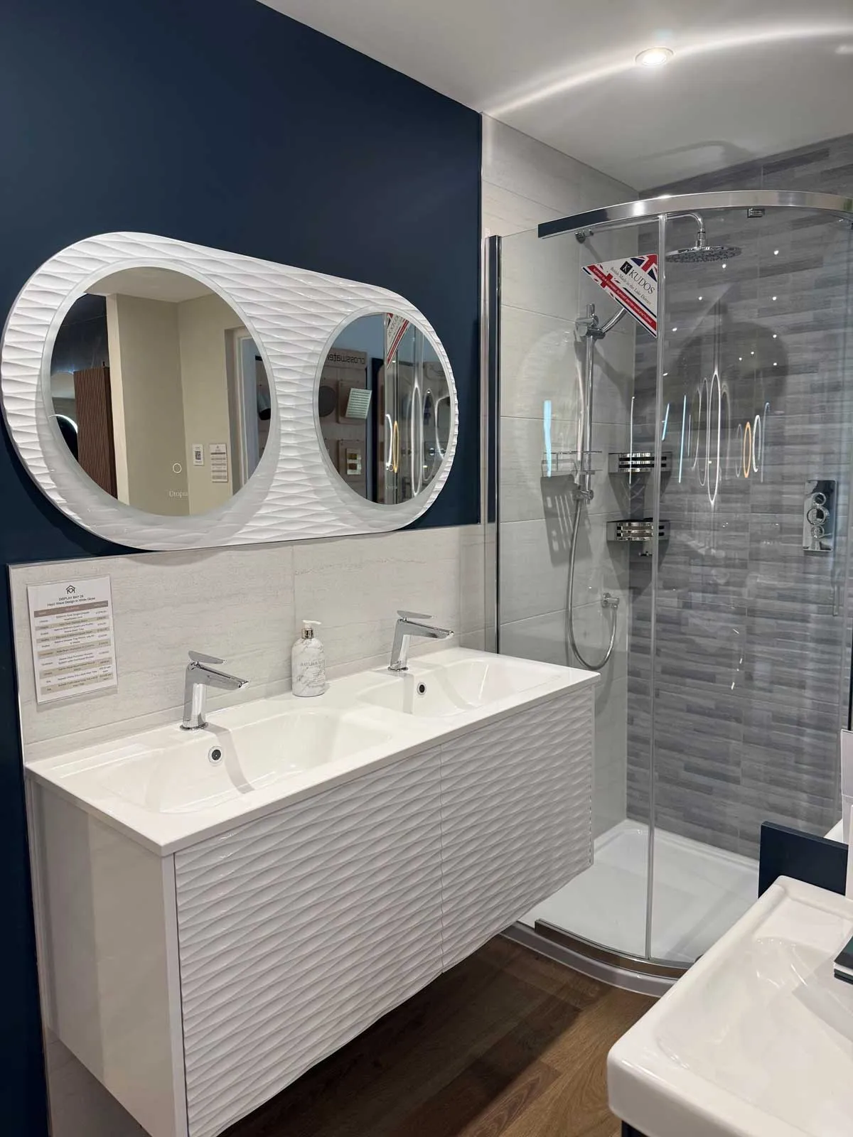 House of Harmony Bathroom Display HeyU Wave in Gloss White