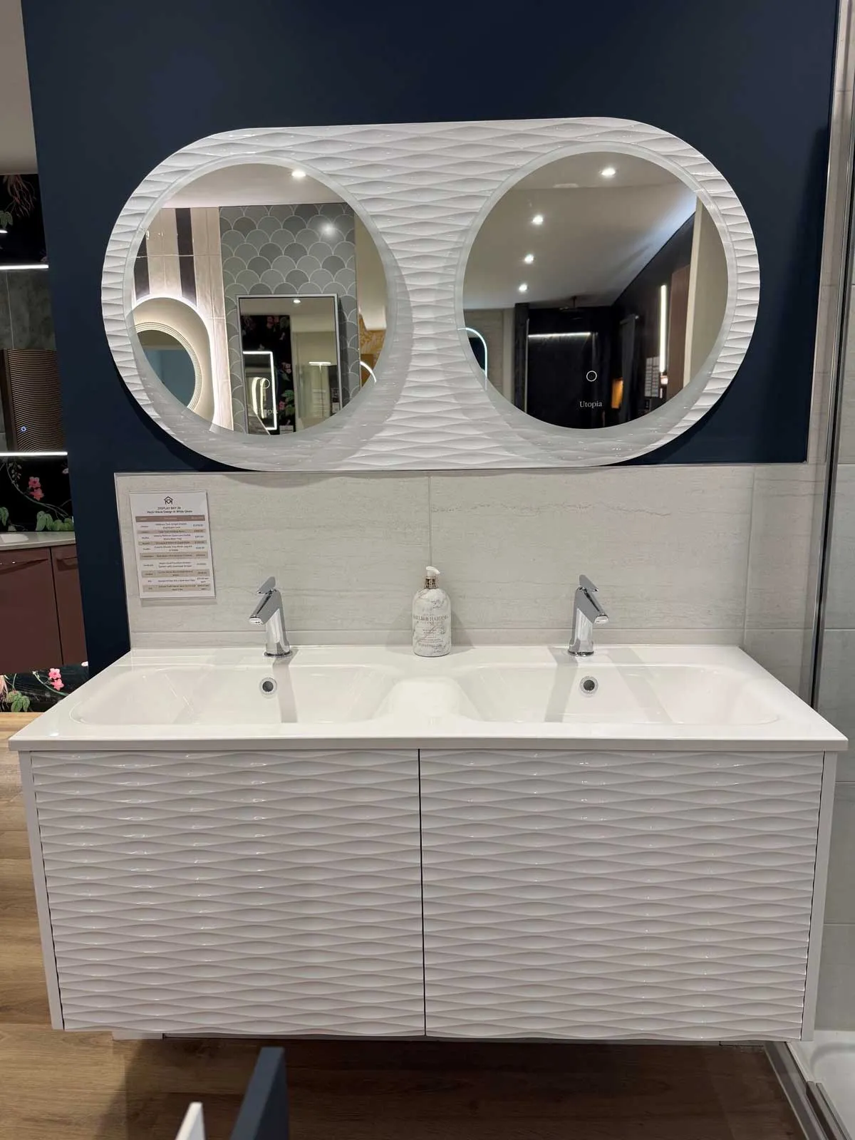 House of Harmony Bathroom Display HeyU Wave in Gloss White