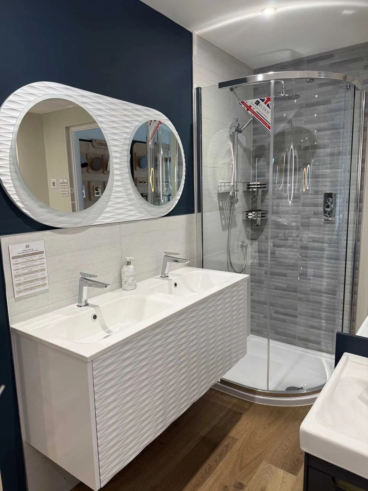 House of Harmony Bathroom Display HeyU Wave in Gloss White