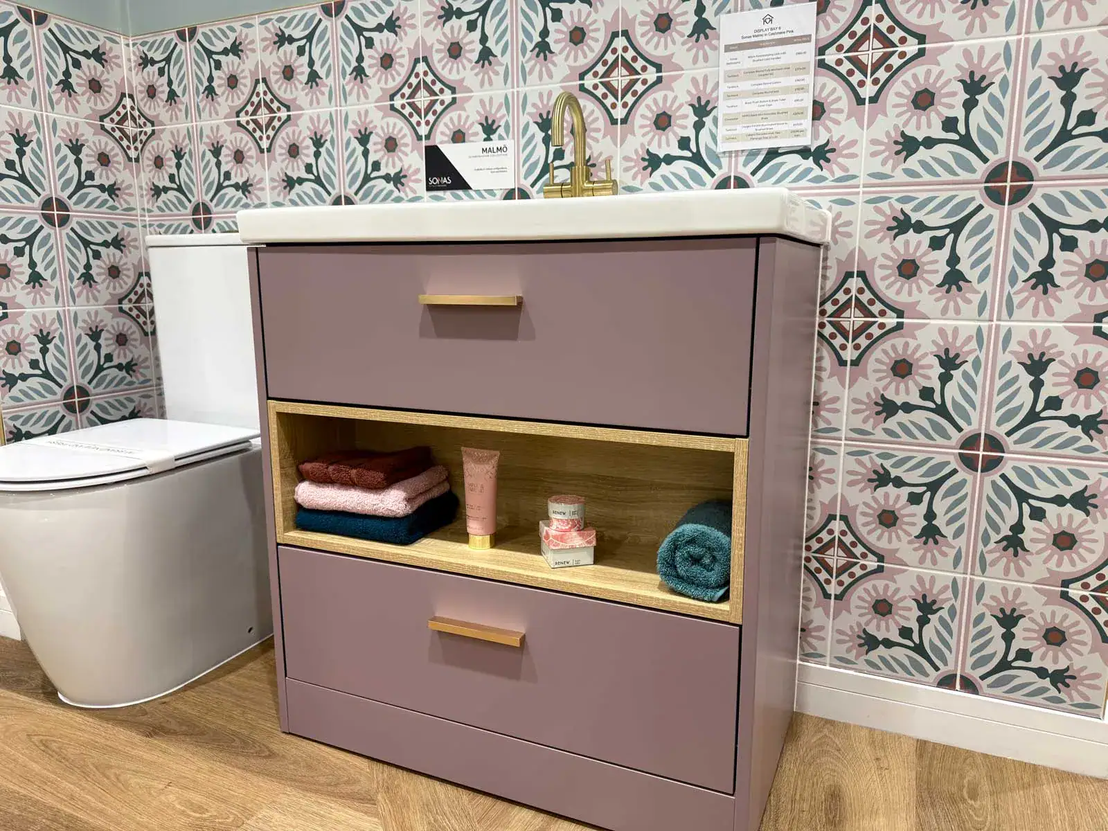 Bathroom Display 6 - Sonas Malmo in Cashmere Pink