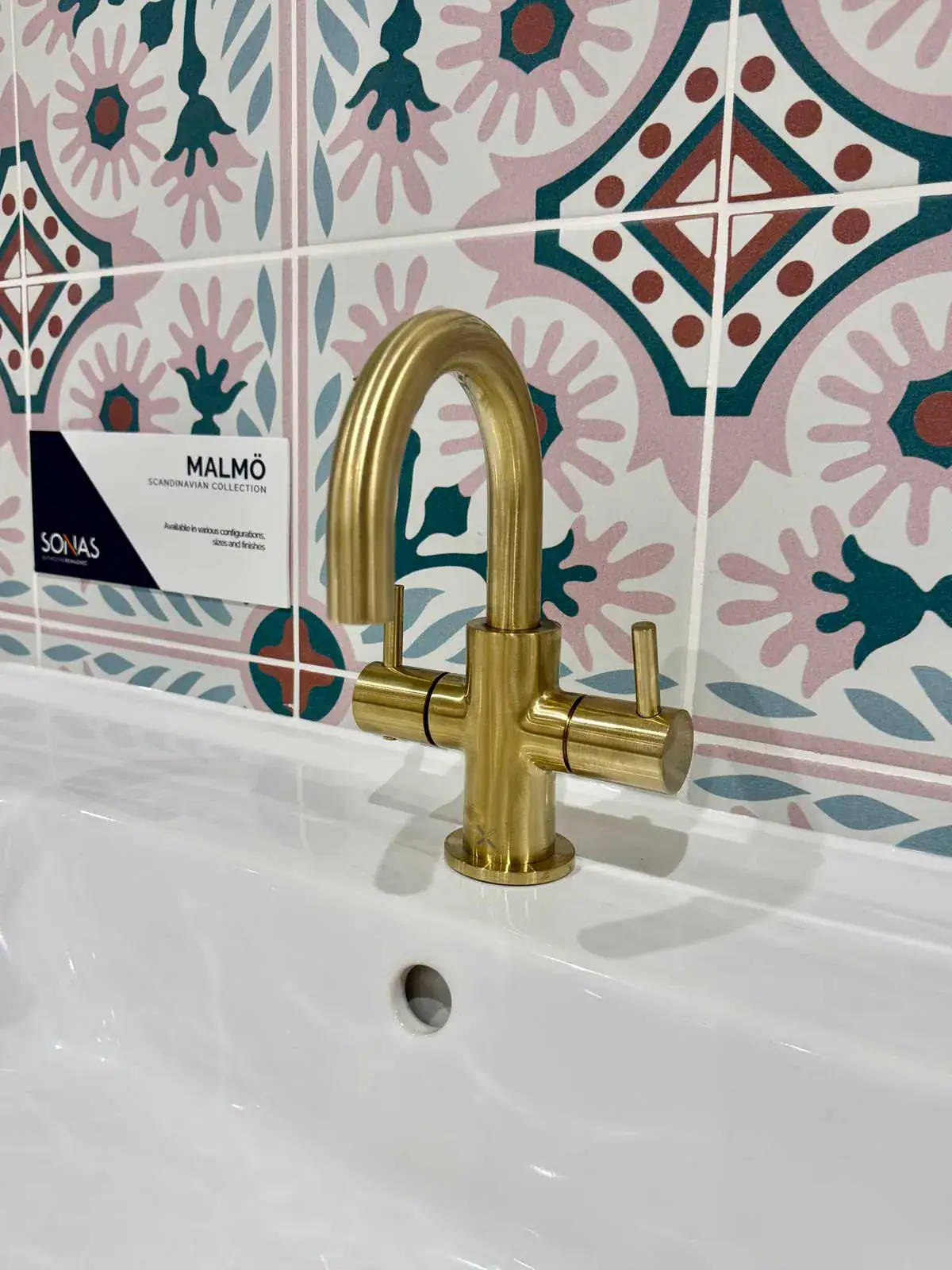 Bathroom Display 6 - Sonas Malmo in Cashmere Pink