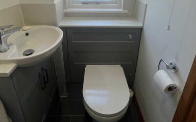 Utopia fitted furniture in Clara door style in Sea Green with Eton Oak carcass – Bury St Edmunds