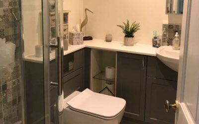 Bathroom with Utopia fitted furniture in Clara door style in English pebble – Bury St Edmunds