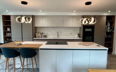 Handleless Schüller kitchen in Biella satin lacquer in Truffle brown and Seashell white together with building works